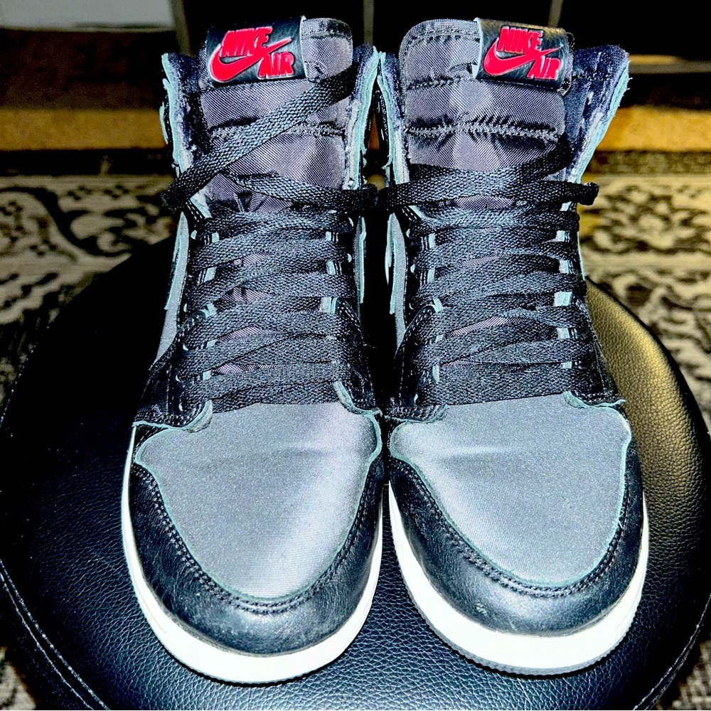 Jordan 1Retro High Black Satin | 7Y (GS) | black red wht | Good Condition - Picture 2 of 9